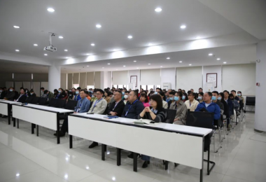 致敬勞模 - “點(diǎn)贊”我心目中的勞模，讓勞模精神發(fā)光！